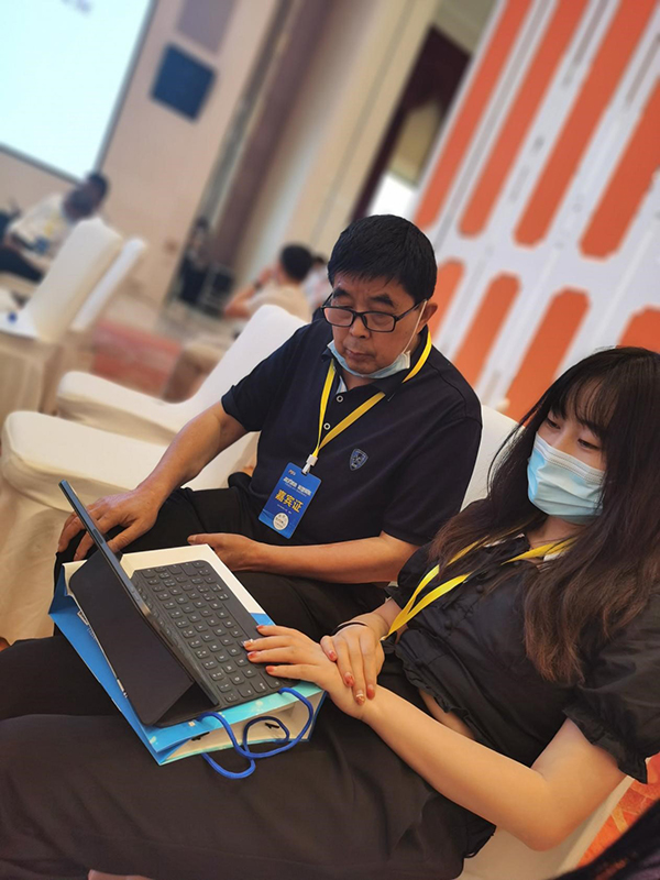 管理艺术和研发中心